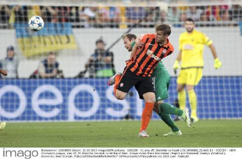 SOCCER - CL play off, Shakhtar vs Rapid LVIV,UKRAINE,25.AUG.15 - SOCCER - UEFA Champions League, play off, FC Shakhtar Donetsk vs SK Rapid Wien. Image shows Mario Sonnleitner (Rapid) and Oleksandr Gladkyy (Shakhtar). Keywords: Wien Energie. GEPAxpictures xPhilippxBrem