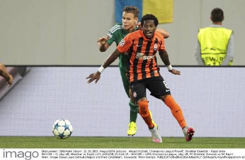 Aktuell Fußball, Champions League Playoff, Shakhtar Donetsk - Rapid Wien SOCCER - CL play off, Shakhtar vs Rapid LVIV,UKRAINE,25.AUG.15 - SOCCER - UEFA Champions League, play off, FC Shakhtar Donetsk vs SK Rapid Wien. Image shows Louis Schaub (Rapid) and Fred (Shakhtar). Keywords: Wien Energie. GEPAxpictures xPhilippxBrem