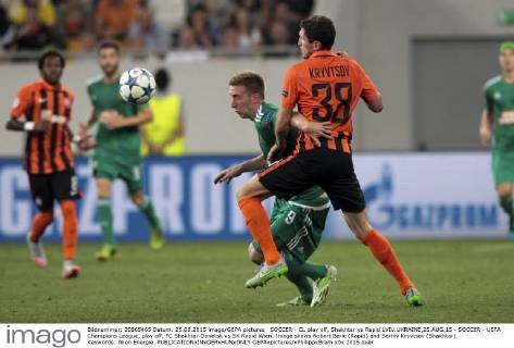 SOCCER - CL play off, Shakhtar vs Rapid LVIV,UKRAINE,25.AUG.15 - SOCCER - UEFA Champions League, play off, FC Shakhtar Donetsk vs SK Rapid Wien. Image shows Robert Beric (Rapid) and Serhiy Kryvtsov (Shakhtar). Keywords: Wien Energie. GEPAxpictures xPhilippxBrem