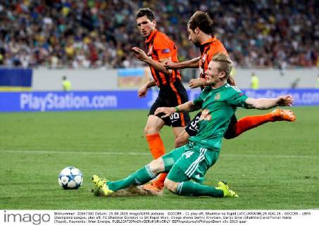 SOCCER - CL play off, Shakhtar vs Rapid LVIV,UKRAINE,25.AUG.15 - SOCCER - UEFA Champions League, play off, FC Shakhtar Donetsk vs SK Rapid Wien. Image shows Serhiy Kryvtsov, Darijo Srna (Shakhtar) and Florian Kainz (Rapid). Keywords: Wien Energie. GEPAxpictures xPhilippxBrem