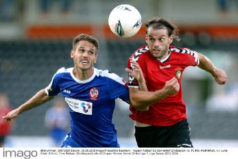 Aspach Fußball SG Sonnenhof Großaspach vs. FC Rot-Weiß Erfurt, v.l. Luka Odak (Erfurt), Timo Röttger (Großaspach)