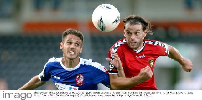 Aspach Fußball SG Sonnenhof Großaspach vs. FC Rot-Weiß Erfurt, v.l. Luka Odak (Erfurt), Timo Röttger (Großaspach)
