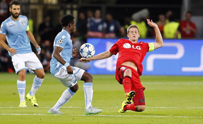 Lars Bender (Bayer 04 Leverkusen) (R) againszt Ogenyi Onazi (Lazio Rom) during the Championsleague Qualification between Bayer 04 Leverkusen and Lazio Rom, Bayarena in Leverkusen on August 26., 2015. Bayer 04 Leverkusen vs. Lazi Rom in der Qualifikation der Champions League der Saison 2015 2016 am 26. August 2015.