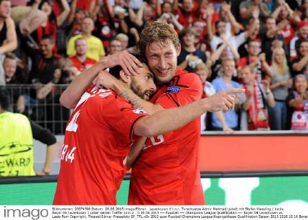 Leverkusen V.l.n.r. Torschuetze Admir Mehmedi jubelt mit Stefan Kiessling ( beide Bayer 04 Leverkusen ) ueber seinen Treffer zum 2 : 0 26.08.2015 --- Fussball --- Champions League Qualifikation --- Bayer 04 Leverkusen vs Lazio Rom Copyright: Thienel Eibner-Pressefoto EP_TTL