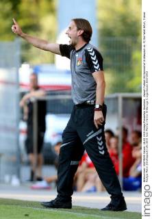 Aspach Fußball SG Sonnenhof Großaspach vs. FC Rot-Weiß Erfurt, Trainer Rüdiger Rehm (Großaspach)