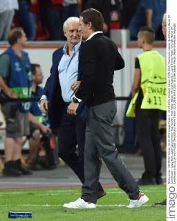 26.08.2015, Fussball, Saison 2015 2016, Champions League Qualifikation, Bayer 04 Leverkusen - Lazio Rom, Jubel Sportdirektor Rudi Voeller, Rudi Völler (Bayer 04 Leverkusen), li., und Trainer Roger Schmidt (Bayer 04 Leverkusen)