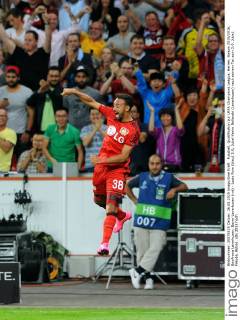 Fussball, Qualifikation zur UEFA Champions League, Herren, Saison 2015 2016, BayArena Leverkusen, Bayer Leverkusen (rot) - Lazio Rom (blau) 3:0; Jubel Karim Bellarabi (Leverkusen) nach seinem Tor zum 3:0. Jubel, Freude, Aktion.