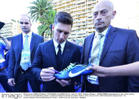 Aug. 27, 2015 - Monaco, Monaco - LIONEL MESSI autographing for fans while walking in the Forum Grimaldi Blue Carpet to attend the best Europe soccer player election 2015. Soccer 2015 - UEFA Champions League 2015 - 16 Draws  - ZUMAm119