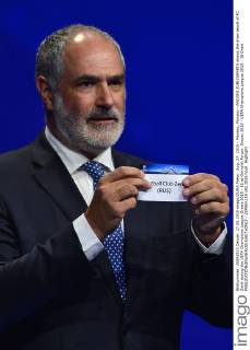 Aug. 27, 2015 - Monaco, Monaco - ANDONI ZUBIZARRETA shows the draw result of FC Zenit during the UEFA Champions League Draws 2015 - 16 at Grimaldi Forum. Soccer 2015 - UEFA Champions League 2015 - 16 Draw - ZUMAm119