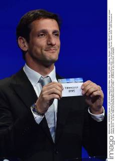 Aug. 27, 2015 - Monaco, Monaco - JULIANO BELLETTI ex Barcelona soccer player shows the draw result of Valencia FC during the UEFA Champions League Draws 2015 - 16 at Grimaldi Forum. Soccer 2015 - UEFA Champions League 2015 - 16 Draw - ZUMAm119