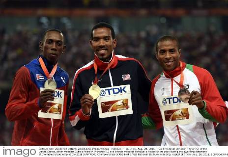 (150828) -- BEIJING, Aug. 28, 2015 -- Gold medalist Christian Taylor (C) of the United States, silver medalist Cuba s Pedro P. Pichardo (L) and bronze medalist Portugal s Nelson Evora pose during the awarding ceremony of the men s triple jump at the 2015 IAAF World Championships at the Bird s Nest National Stadium in Beijing, capital of China, Aug. 28, 2015. ) (SP)CHINA-BEIJING-IAAF WORLD CHAMPIONSHIPS-MEN S TRIPLE JUMP AWARDING CEREMONY (CN) GongxLei 