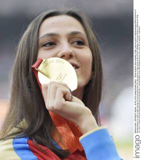 Maria Kuchina wins women s high jump at world championships Maria Kuchina of Russia kisses her gold medal during the award ceremony for the women s high jump at the World Athletics Championships in Beijing on Aug. 30, 2015. 