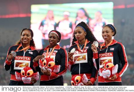 (150830) -- BEIJING, Aug. 30, 2015 -- Silver medalists team of the United States pose during the awarding ceremony of the women s 4x400m relay event at the 2015 IAAF World Championships at the Bird s Nest National Stadium in Beijing, capital of China, Aug. 30, 2015. ) (SP)CHINA-BEIJING-IAAF WORLD CHAMPIONSHIPS-WOMEN S 4X400M RELAY AWARDING CEREMONY (CN) YuexYuewei 