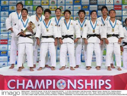 (L-R) Ryu Shichinohe, Goki Maruyama, Takeshi Ojitani, Shohei Ono, Matthew Baker, Riki Nakaya, Yuya Yoshida, Kengo Takaichi, Takanori Nagase, Masashi Ebinuma (JPN), AUGUST 30, 2015 - Judo : World Judo Championships Astana 2015 Men s Team Medal Ceremony at Alau Ice Palace in Astana, Kazakhstan. NoxThirdxPartyxSales (dlra009173)