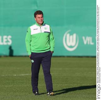 Cheftrainer Dieter Hecking (VfL Wolfsburg) Abschlusstraining vor dem UEFA Champions League Spiel VfL Wolfsburg vs PFC CSKA Moskava (Moskau)