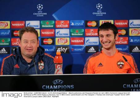 Abschlusstraining und Presssekonferenz vor dem UEFA Champions League Spiel VfL Wolfsburg vs PFC CSKA Moskava (Moskau), hier im Bild trainer Leonid Slutski und Alan Dzagoev ( Moskau)