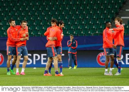 Georgi Schennikov, Aleksandr Golovin, Roman Eremenko und Alan Dzagoev, Ahmed Musa, Mario Fernandes (v.li.,ZSKA Moskau) - Champions League Gruppe B Saison 2015-2016 Abschlusstraining und Pressekonferenz ZSKA Moskau in der Volkswagen Arena in Wolfsburg - Deutschland, Fussball, Mann,Männer,14.09.2015