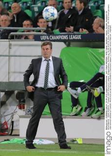wotr Dieter HECKING, WOB Trainer Ganzfigur, Aktion, Portrait, Einzelbild VFL WOLFSBURG - ZSKA MOSKAU , Fussball UEFA Champions League, Gruppenphase, Wolfsburg, 15.09.2015 CL Saison 2015 2016,