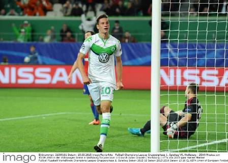 Fußball Champions League Gruppenphase 1. Spieltag VfL Wolfsburg - ZSKA Moskau am 15.09.2015 in der Volkswagen Arena in Wolfsburg Torjubel zum 1:0 durch Julian Draxler ( Wolfsburg ) xTTx