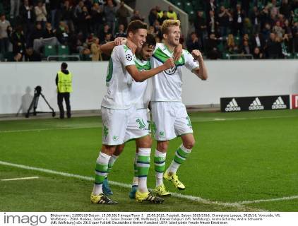 15.09.2015, Fussball, Saison 2015 2016, Champions League, 2015 16, Vorrunde, VfL Wolfsburg - ZSKA Moskau, Jubel v.li., Julian Draxler (VfL Wolfsburg), Daniel Caligiuri (VfL Wolfsburg), Andre Schürrle, Andre Schuerrle (VfL Wolfsburg)
