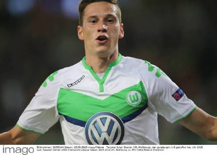 Torjubel Julian Draxler (VfL Wolfsburg), der gerade zum 1-0 getroffen hat.
