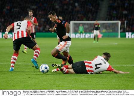 (L-R) Jeffrey Bruma of PSV Eindhoven, Memphis Depay of Manchester United ManU Santiago Arias of PSV Eindhoven 0-1 during the UEFA Champions League group B match between PSV Eindhoven and Manchester United on September 15, 2015 at the Philips stadium in Eindhoven, The Netherlands. PSV Eindhoven v Manchester United UEFA Champions League 2015 2016 xVIxLaurensxLindhoutxIVx 4330323