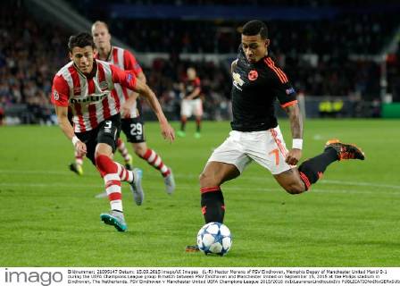 (L-R) Hector Moreno of PSV Eindhoven, Memphis Depay of Manchester United ManU 0-1 during the UEFA Champions League group B match between PSV Eindhoven and Manchester United on September 15, 2015 at the Philips stadium in Eindhoven, The Netherlands. PSV Eindhoven v Manchester United UEFA Champions League 2015 2016 xVIxLaurensxLindhoutxIVx 4330324