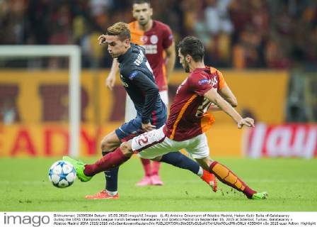 (L-R) Antoine Griezmann of Atletico Madrid, Hakan Kadir Balta of Galatasaray during the UEFA Champions League match between Galatasaray and Atletico Madrid on September 15, 2015 at Istanbul, Turkey. Galatasaray v Atletico Madrid UEFA 2015 2016 xVIxGerritxvanxKeulenxIVx 4330404