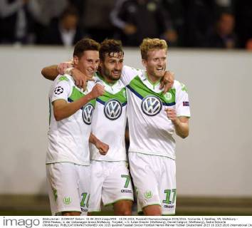 15.09.2015, Fussball Championsleague 2015 2016, Vorrunde, 1.Spieltag, VfL Wolfsburg - ZSKA Moskau, in der Volkswagen-Arena Wolfsburg. Torjubel, v.li: Julian Draxler (Wolfsburg), Daniel Caligiuri (Wolfsburg), Andre Schürrle (Wolfsburg). 