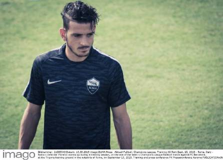 Aktuell Fußball, Champions League, Training AS Rom Sept. 15, 2015 - Rome, Italy - Roma s defender Florenzi warms up during a training session, on the eve of the team s Champions League football match against FC Barcelone, at the Trigoria training ground in the outskirts of Rome, on September 15, 2015. Training and press conference PK Pressekonferenz Asroma  - ZUMAn230