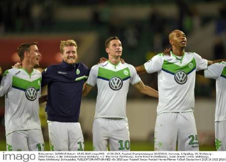 15.09.2015, Fussball Championsleague 2015 2016, Vorrunde, 1.Spieltag, VfL Wolfsburg - ZSKA Moskau, in der Volkswagen-Arena Wolfsburg. v.li: Max Kruse (Wolfsburg), Andre Schürrle (Wolfsburg), Julian Draxler (mitte, Wolfsburg), Naldo (Wolfsburg) Schlussjubel,