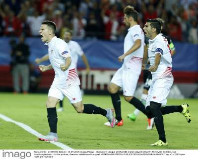 Champions League 2015 2016 match played between FC Sevilla and Borussia Mönchengladbach. In this picture, Gameiro celebrates first goal. xRAMONxNAVARROx 