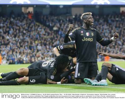 15.09.2015. Manchester, England. Champions League. Manchester City versus Juventus. Juventus midfielder Paul Pogba celebrates the winning goal as his team mates jump on goalscorer & xc1;lvaro Morata. xAlanxMartinx  ActionPlus11660634