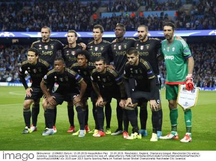 15.09.2015. Manchester, England. Champions League. Manchester City versus Juventus. Juventus pose for a team picture before the kick off. xAlanxMartinx  ActionPlus11660642