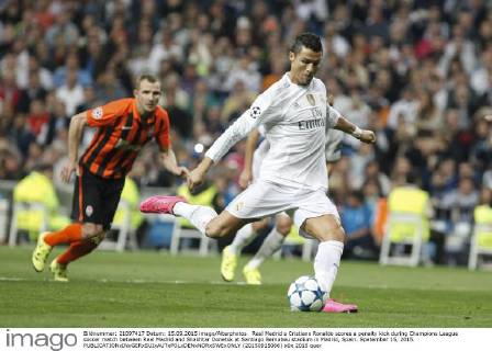 Real Madrid s Cristiano Ronaldo scores a penalty kick during Champions League soccer match between Real Madrid and Shakhtar Donetsk at Santiago Bernabeu stadium in Madrid, Spain. Spetember 15, 2015.  (20150915066)