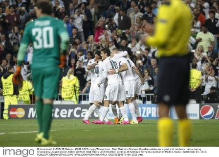 Real Madrid s Cristiano Ronaldo celebrates a goal with his team mates during Champions League soccer match between Real Madrid and Shakhtar Donetsk at Santiago Bernabeu stadium in Madrid, Spain. Spetember 15, 2015.  (20150915067)
