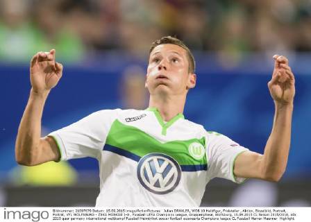 Julian DRAXLER, WOB 10 Halbfigur, Freisteller , Aktion, Einzelbild, Portrait, Porträt, VFL WOLFSBURG - ZSKA MOSKAU 1-0 , Fussball UEFA Champions League, Gruppenphase, Wolfsburg, 15.09.2015 CL Saison 2015 2016,