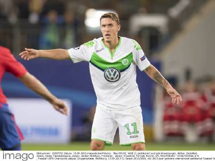 Max KRUSE, WOB 11 gestikuliert und gibt Anweisungen, Aktion, Einzelbild, Gestik, Geste, Handbewegung, zeigen, deuten Halbfigur, Freisteller , Aktion, Einzelbild, Portrait, Porträt, VFL WOLFSBURG - ZSKA MOSKAU 1-0 , Fussball UEFA Champions League, Gruppenphase, Wolfsburg, 15.09.2015 CL Saison 2015 2016,
