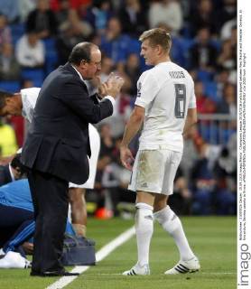 Champions League 2015 2016 match played between Real Madrid and Shakhtar Donetsk. In this picture, Benitez speaks to Kroos. xPABLOxMORENOx 