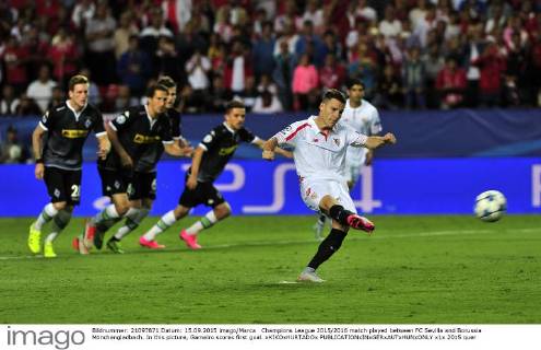 Champions League 2015 2016 match played between FC Sevilla and Borussia Mönchengladbach. In this picture, Gameiro scores first goal. xKIKOxHURTADOx 