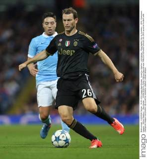 Juventus Stephan Lichtsteiner - Manchester City vs Juventus - UEFA Champions League - Etihad Stadium - Manchester - 15 09 2015 Pic Philip Oldham SportImage EDITORIAL USE ONLY. No use with unauthorised audio, video, data, fixture lists, club league logos or live services. Online in-match use limited to 120 images, no video emulation. No use in betting, games or single club league player publications.