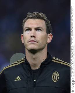 Juventus Stephan Lichtsteiner - Manchester City vs Juventus - UEFA Champions League - Etihad Stadium - Manchester - 15 09 2015 Pic Philip Oldham SportImage EDITORIAL USE ONLY. No use with unauthorised audio, video, data, fixture lists, club league logos or live services. Online in-match use limited to 120 images, no video emulation. No use in betting, games or single club league player publications.