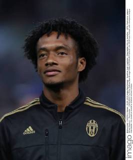 Juventus Juan Cuadrado - Manchester City vs Juventus - UEFA Champions League - Etihad Stadium - Manchester - 15 09 2015 Pic Philip Oldham SportImage EDITORIAL USE ONLY. No use with unauthorised audio, video, data, fixture lists, club league logos or live services. Online in-match use limited to 120 images, no video emulation. No use in betting, games or single club league player publications.