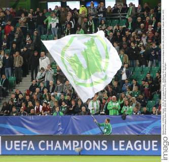 Wolfsburg Fahne mit championsleague Bande