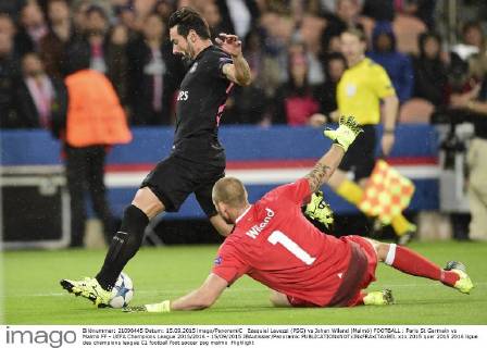 Ezequiel Lavezzi (PSG) vs Johan Wiland (Malmö) FOOTBALL : Paris St Germain vs Malmö FF - UEFA Champions League 2015 2016 - 15 09 2015 JBAutissier Panoramic 