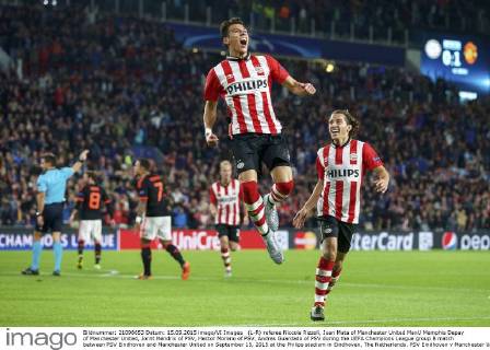 (L-R) referee Niccola Rizzoli, Juan Mata of Manchester United ManU Memphis Depay of Manchester United, Jorrit Hendrix of PSV, Hector Moreno of PSV, Andres Guardado of PSV during the UEFA Champions League group B match between PSV Eindhoven and Manchester United on September 15, 2015 at the Philips stadium in Eindhoven, The Netherlands. PSV Eindhoven v Manchester United UEFA Champions League 2015 2016 xVIxxIVx 4331900