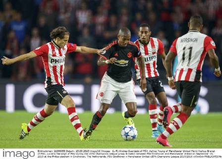 (L-R) Andres Guardado of PSV, Ashley Young of Manchester United ManU Joshua Brenet of PSV, Luciano Narsingh of PSV during the UEFA Champions League group B match between PSV Eindhoven and Manchester United on September 15, 2015 at the Philips stadium in Eindhoven, The Netherlands. PSV Eindhoven v Manchester United UEFA Champions League 2015 2016 xVIxxIVx 4331906