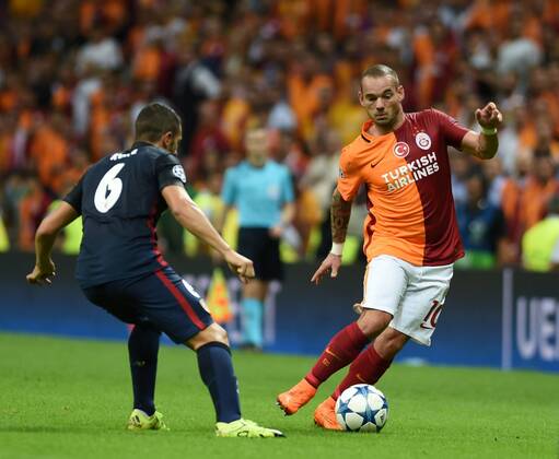 - Wesley Sneijder (R) of Turkey s Galatasaray controls the ball during the UEFA Champions League Group C match against Spain s Madrid Athletic in Istanbul, Turkey, on Sept. 15, 2015. Madrid Athletic won 2-0. ) (SP)TURKEY-ISTANBUL-SOCCER-UEFA CHAMPIONS LEAGUE-GALATASARAY VS MADRID ATHLETIC HexCanling 