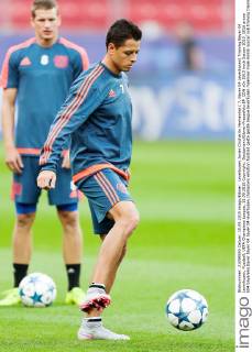 Leverkusen Javier Chicharito Hernandez ( 7, Bayer 04 Leverkusen) Training Bayer 04 Leverkusen, Fussball, UEFA Champions League, 15.09.2015 Copyright: Deutzmann Eibner-Pressefoto EP_CDN