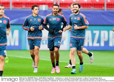 Leverkusen v.l. Javier Chicharito Hernandez ( 7, Bayer 04 Leverkusen), Karim Bellarabi ( 38, Bayer 04 Leverkusen) und Admir Mehmedi ( 14, Bayer 04 Leverkusen) Training Bayer 04 Leverkusen, Fussball, UEFA Champions League, 15.09.2015 Copyright: Deutzmann Eibner-Pressefoto EP_CDN